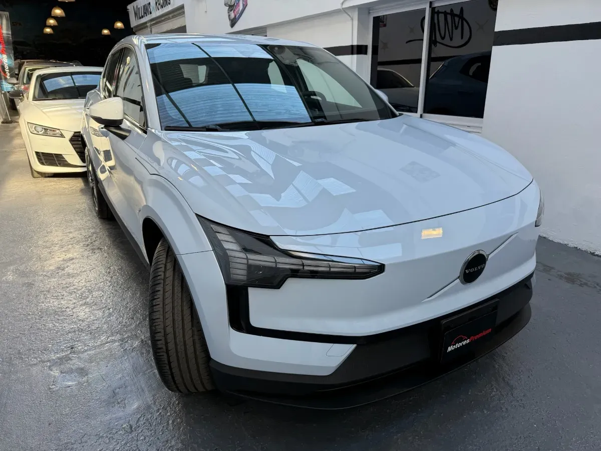 Mira esta publicación de Volvo Ex 30 2025 en Motordil