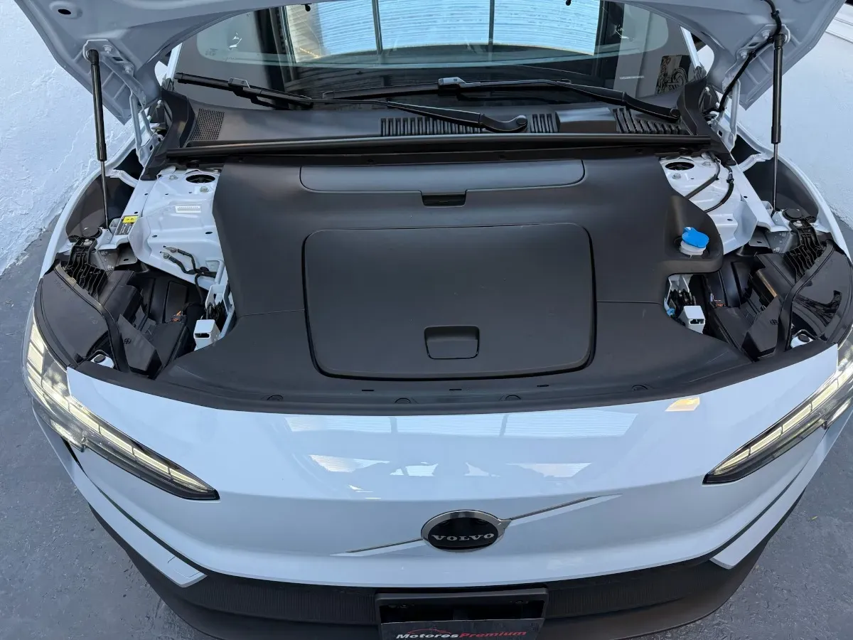 Mira esta publicación de Volvo Ex 30 2025 en Motordil