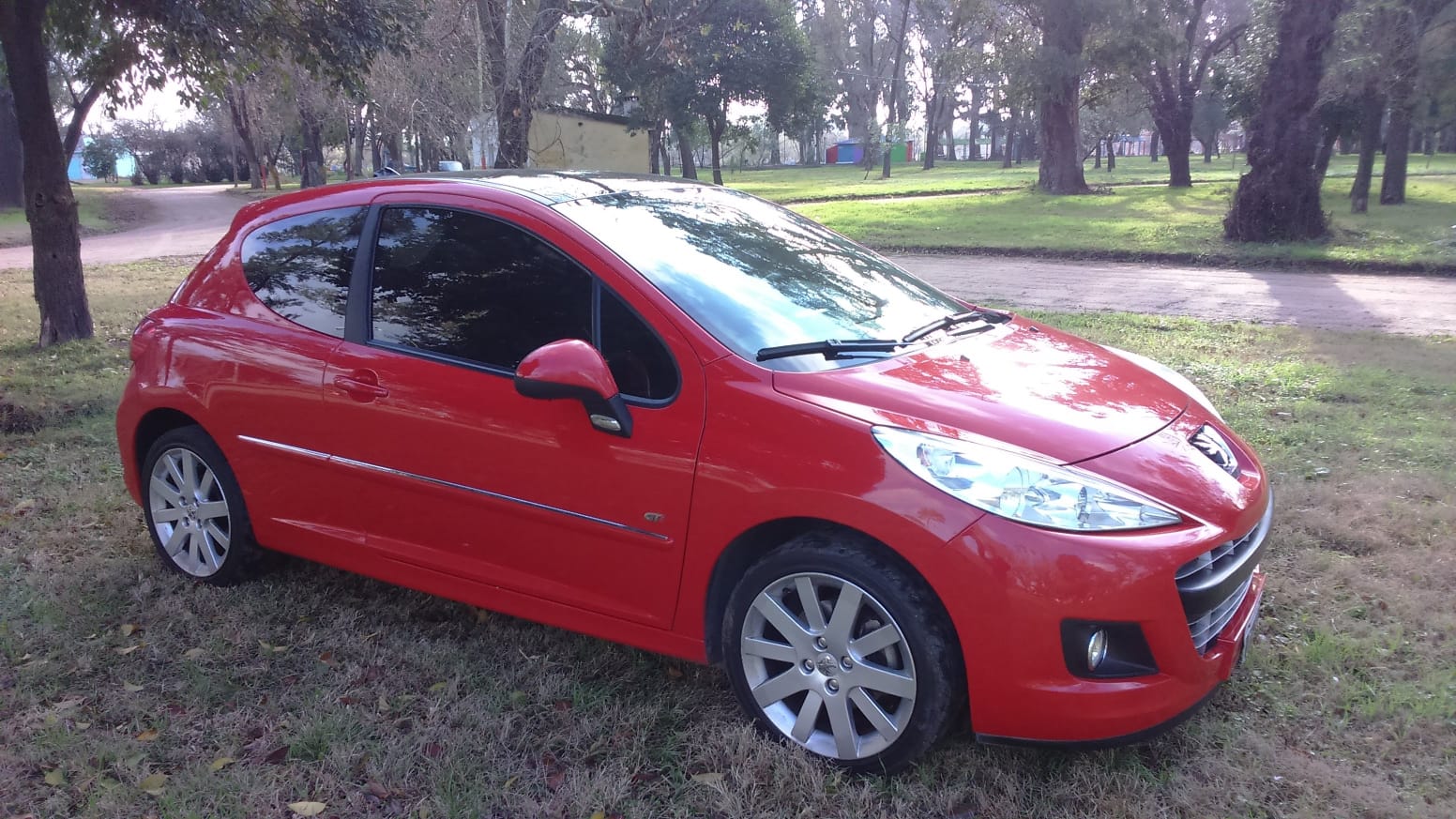 Mira esta publicación de Peugeot 207 2012 en Motordil
