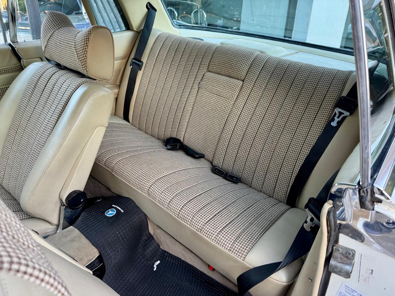 Mira esta publicación de Mercedes Benz 280 SLC 1980 en Motordil