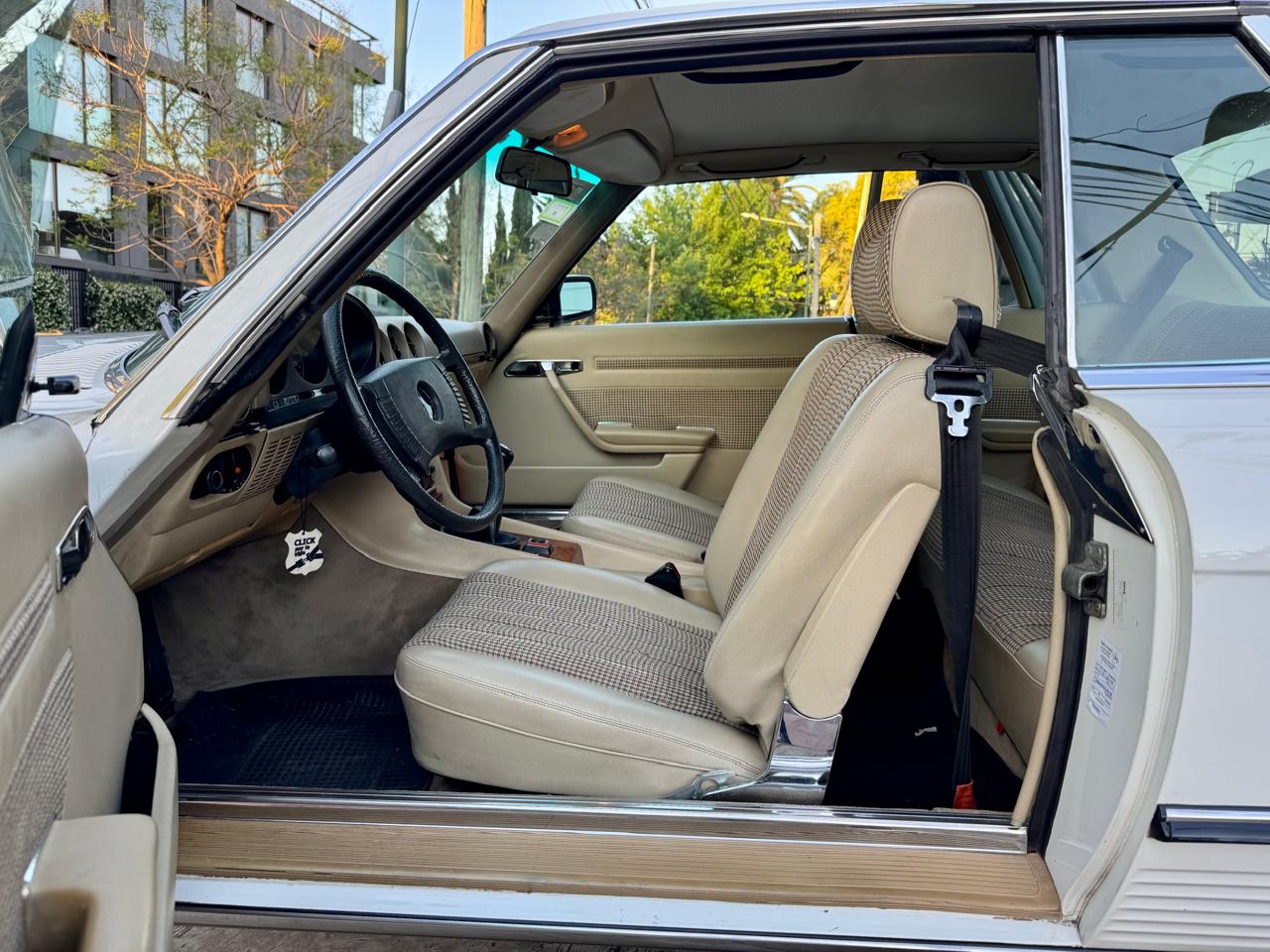 Mira esta publicación de Mercedes Benz 280 SLC 1980 en Motordil