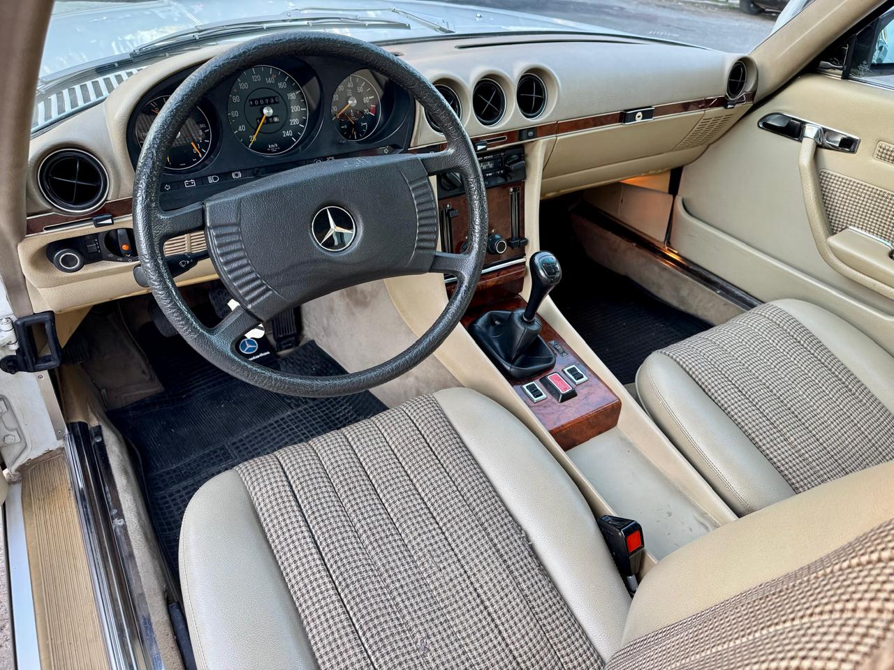 Mira esta publicación de Mercedes Benz 280 SLC 1980 en Motordil
