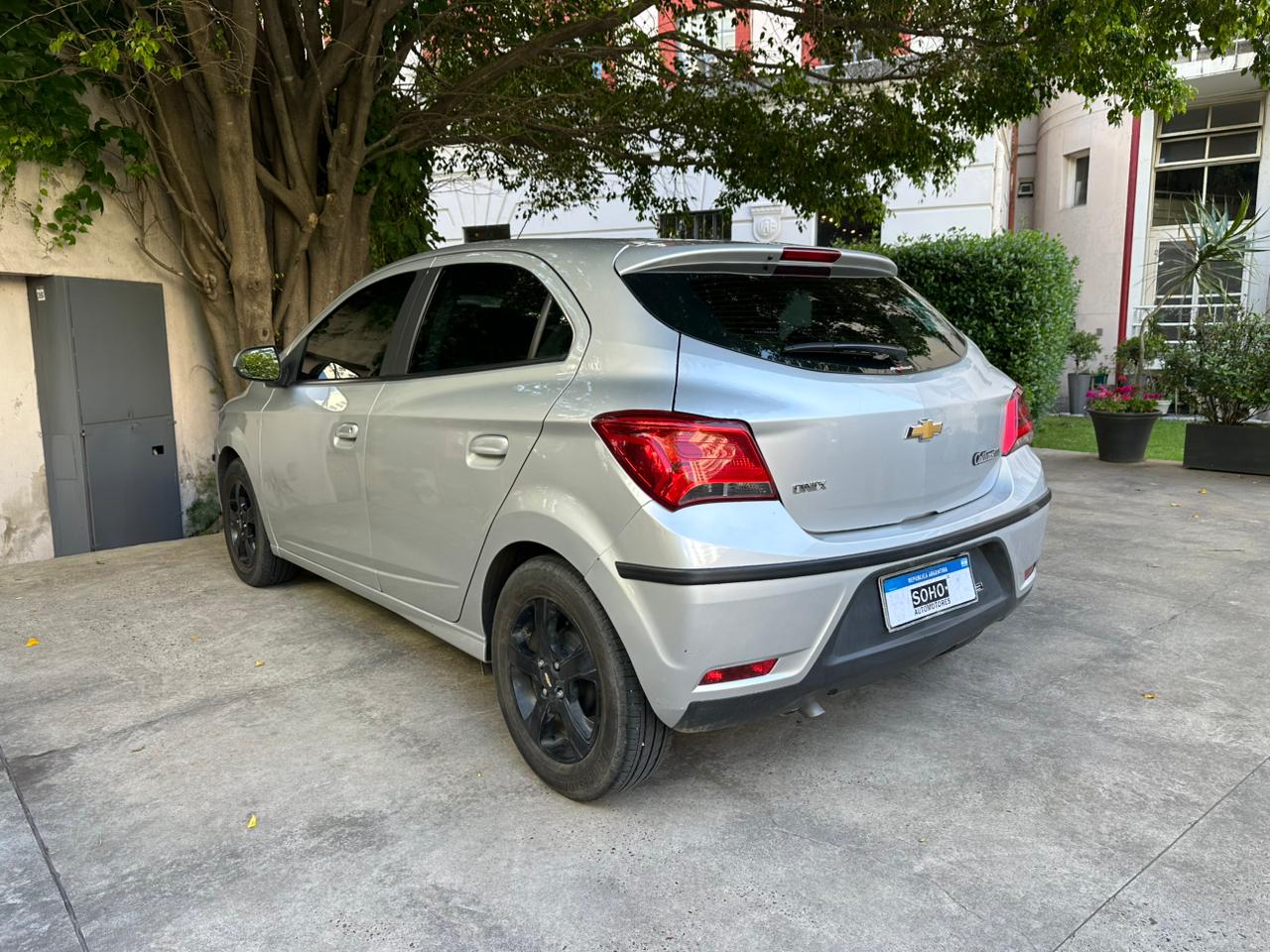 Mira esta publicación de Chevrolet Onix 2018 en Motordil