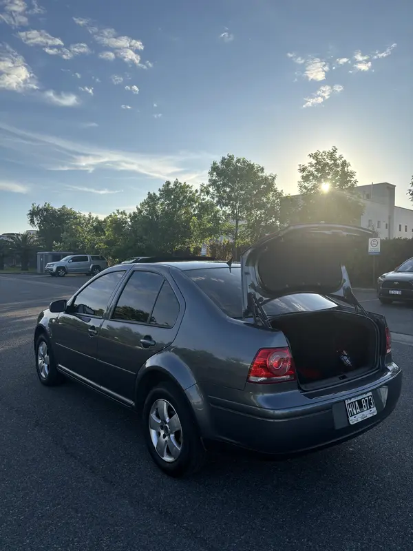 Mira esta publicación de Volkswagen Bora 2009 en Motordil