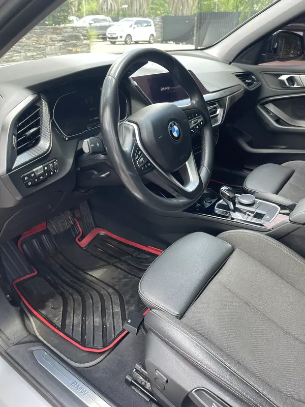 Mira esta publicación de BMW Serie 1 2021 en Motordil