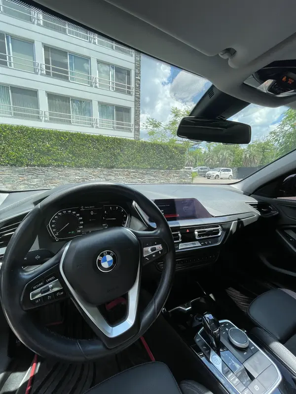 Mira esta publicación de BMW Serie 1 2021 en Motordil