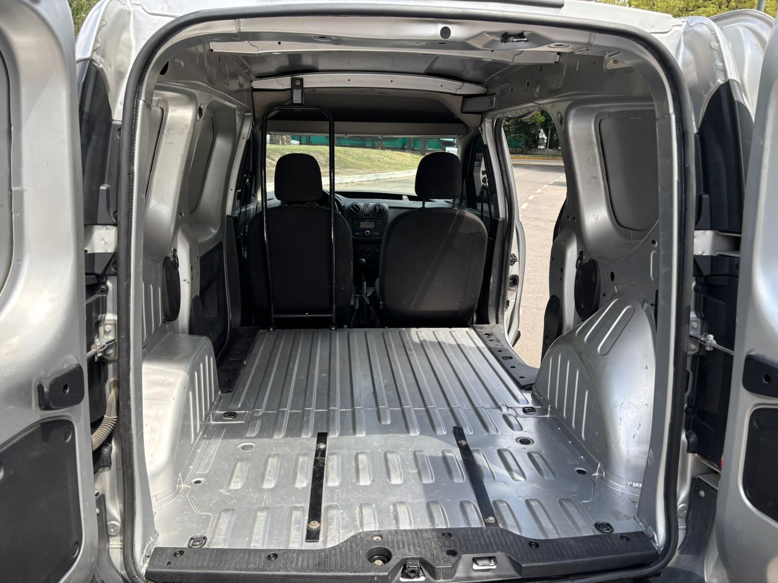 Mira esta publicación de Renault Kangoo 2020 en Motordil