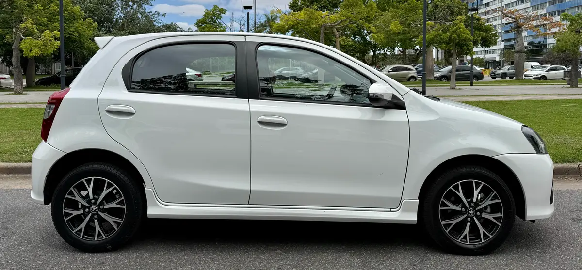 Mira esta publicación de Toyota Etios 2023 en Motordil