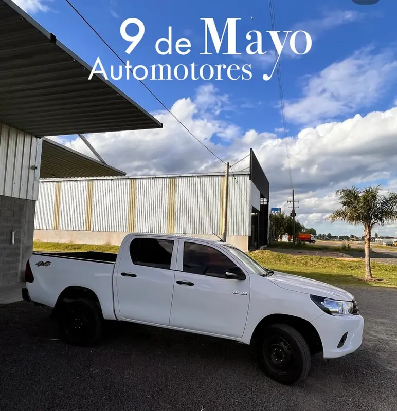 Mira esta publicación de Toyota Hilux 2017 en Motordil