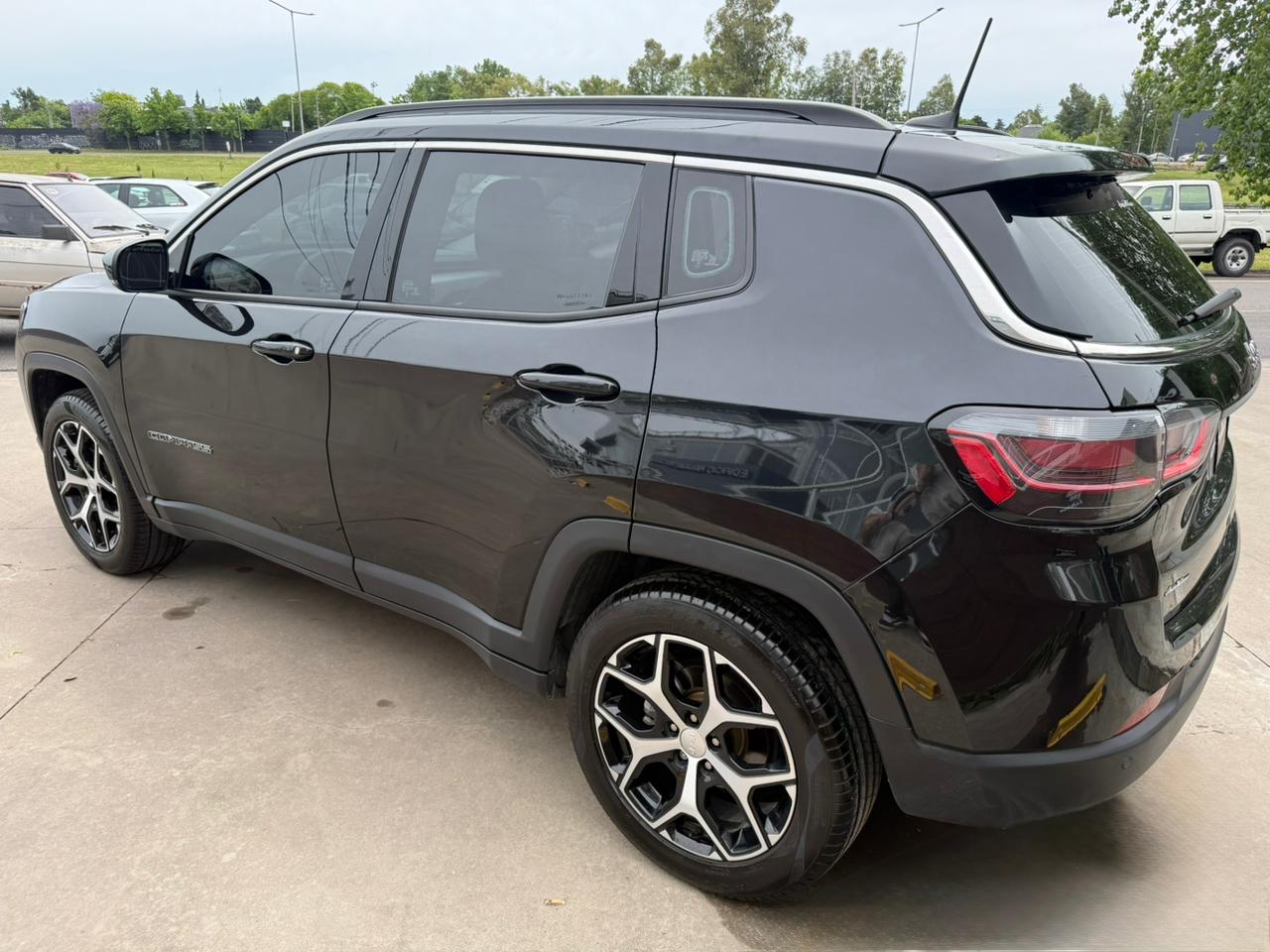 Mira esta publicación de Jeep Compass 2024 en Motordil