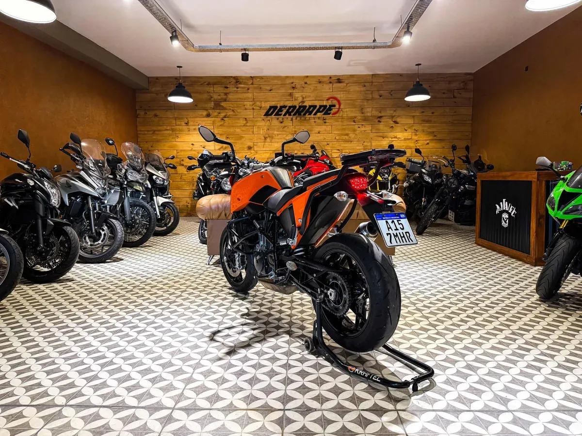 Mira esta publicación de KTM Duke 690 Naked 2018 en Motordil