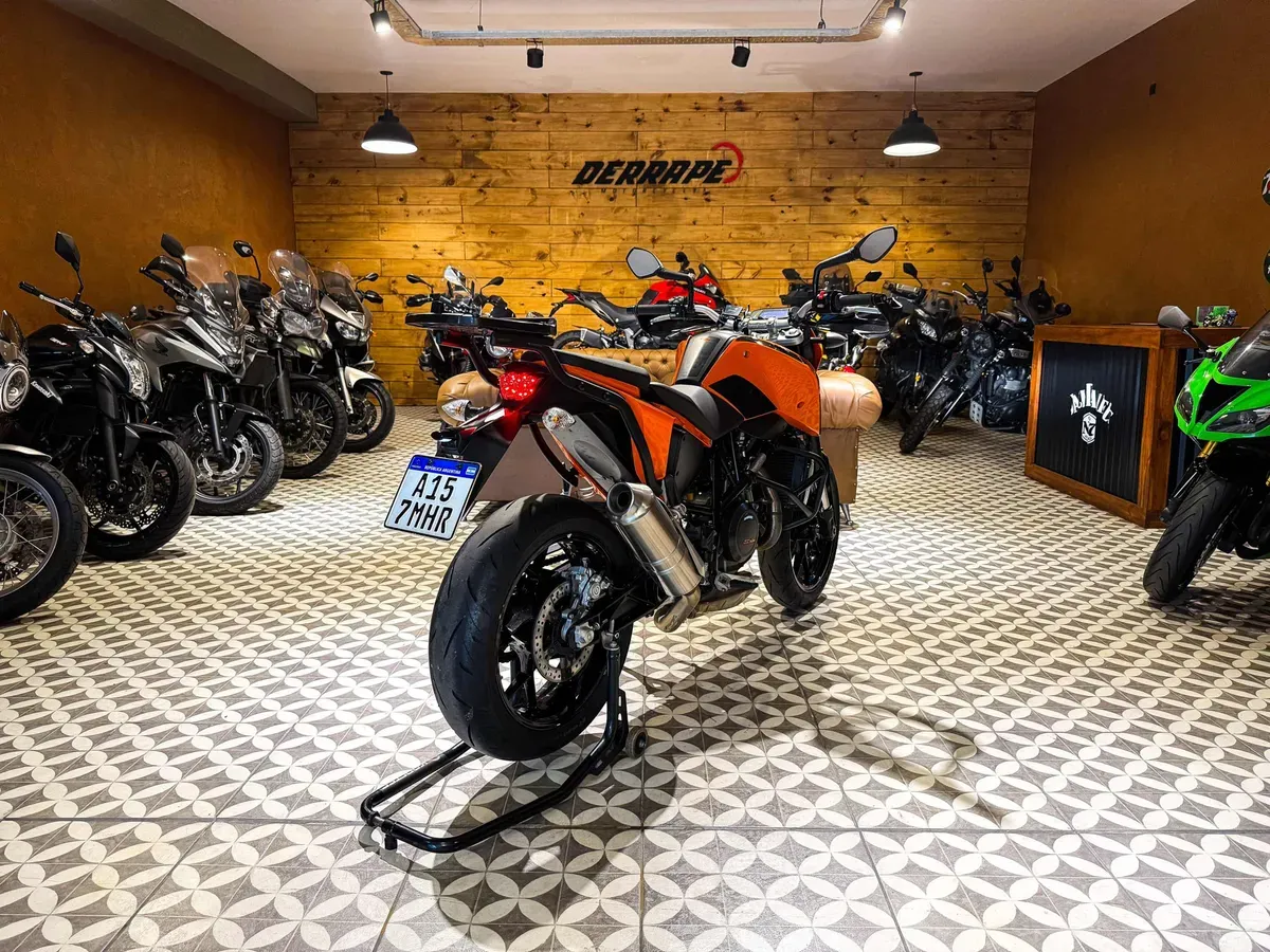 Mira esta publicación de KTM Duke 690 Naked 2018 en Motordil