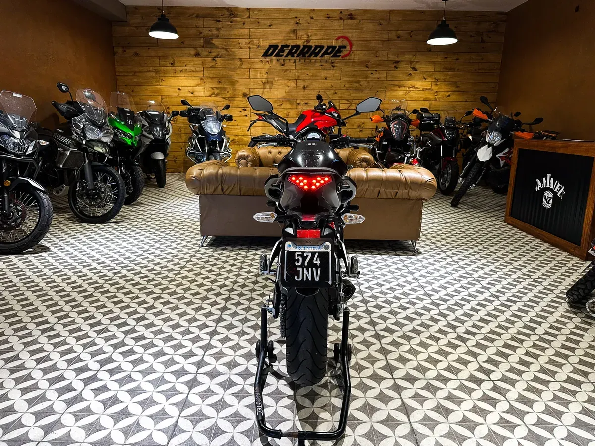 Mira esta publicación de Kawasaki Er 6 N 650 2013 en Motordil