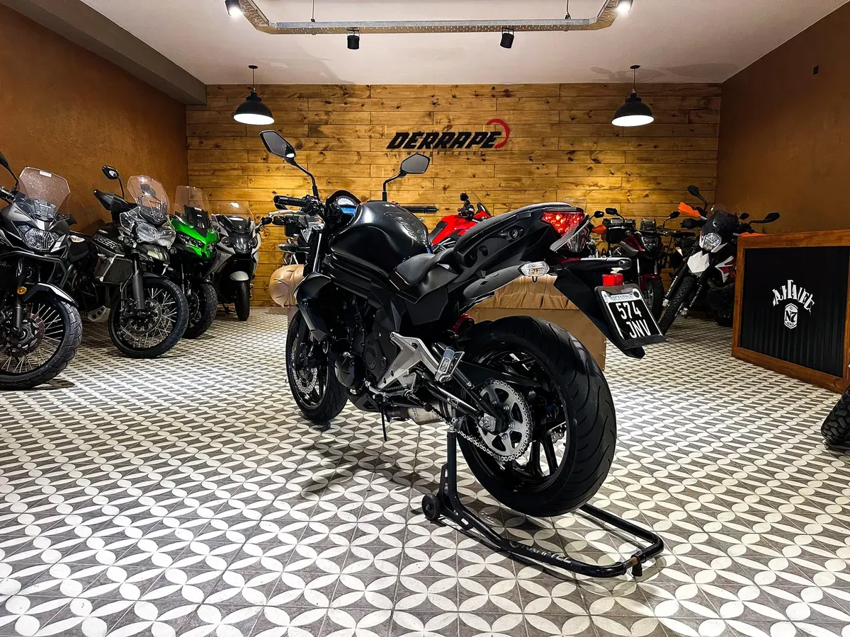 Mira esta publicación de Kawasaki Er 6 N 650 2013 en Motordil