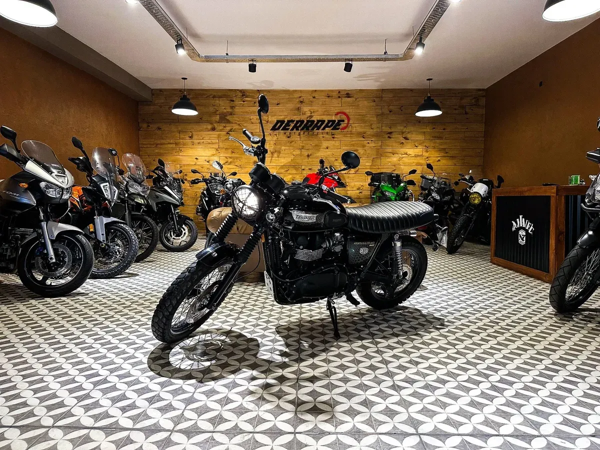 Mira esta publicación de Triumph 900 2015 en Motordil