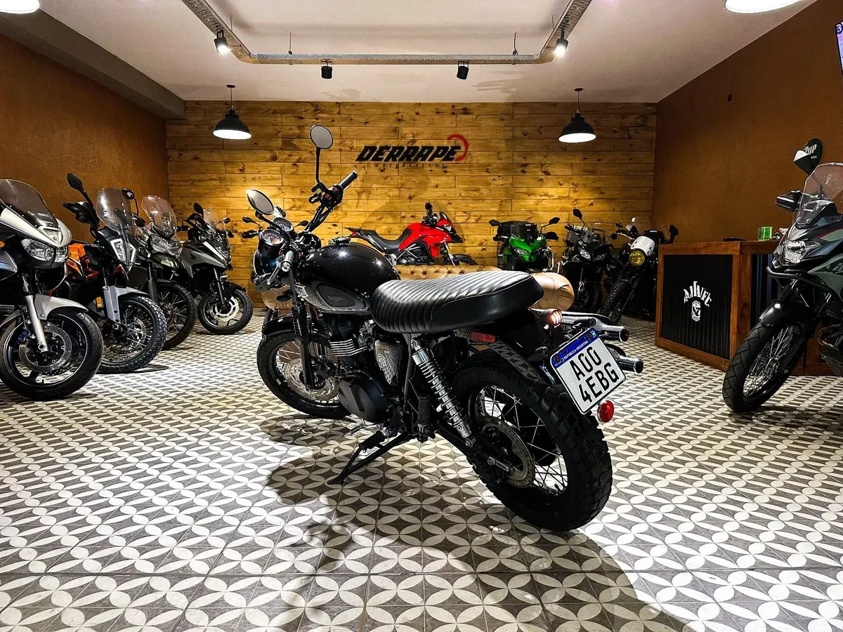Mira esta publicación de Triumph 900 2015 en Motordil