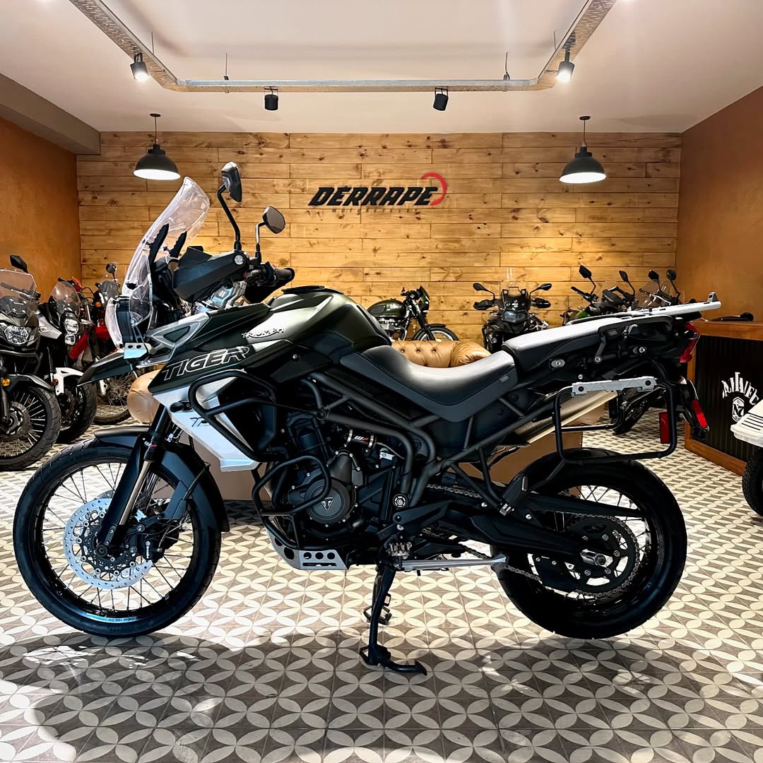 Mira esta publicación de Triumph 800 XCA 2019 en Motordil
