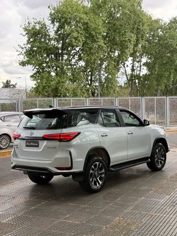 Mira esta publicación de Toyota SW4 2025 en Motordil