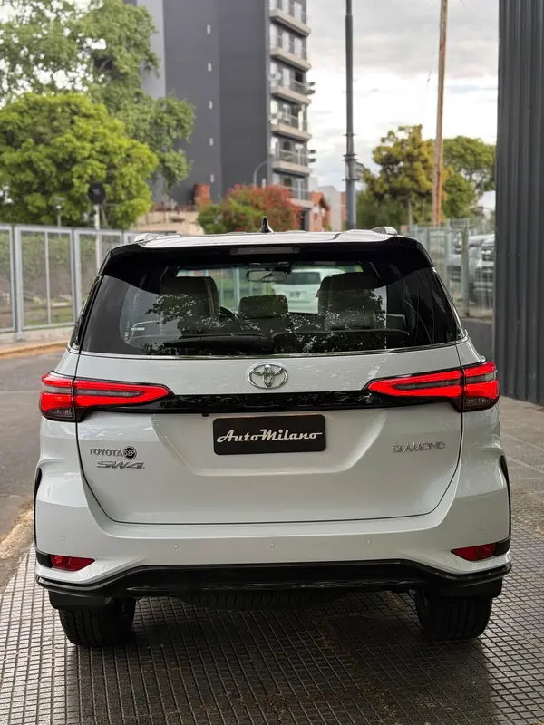 Mira esta publicación de Toyota SW4 2025 en Motordil