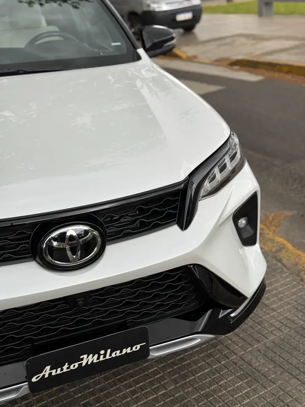 Mira esta publicación de Toyota SW4 2025 en Motordil