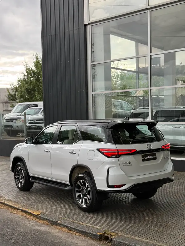 Mira esta publicación de Toyota SW4 2025 en Motordil