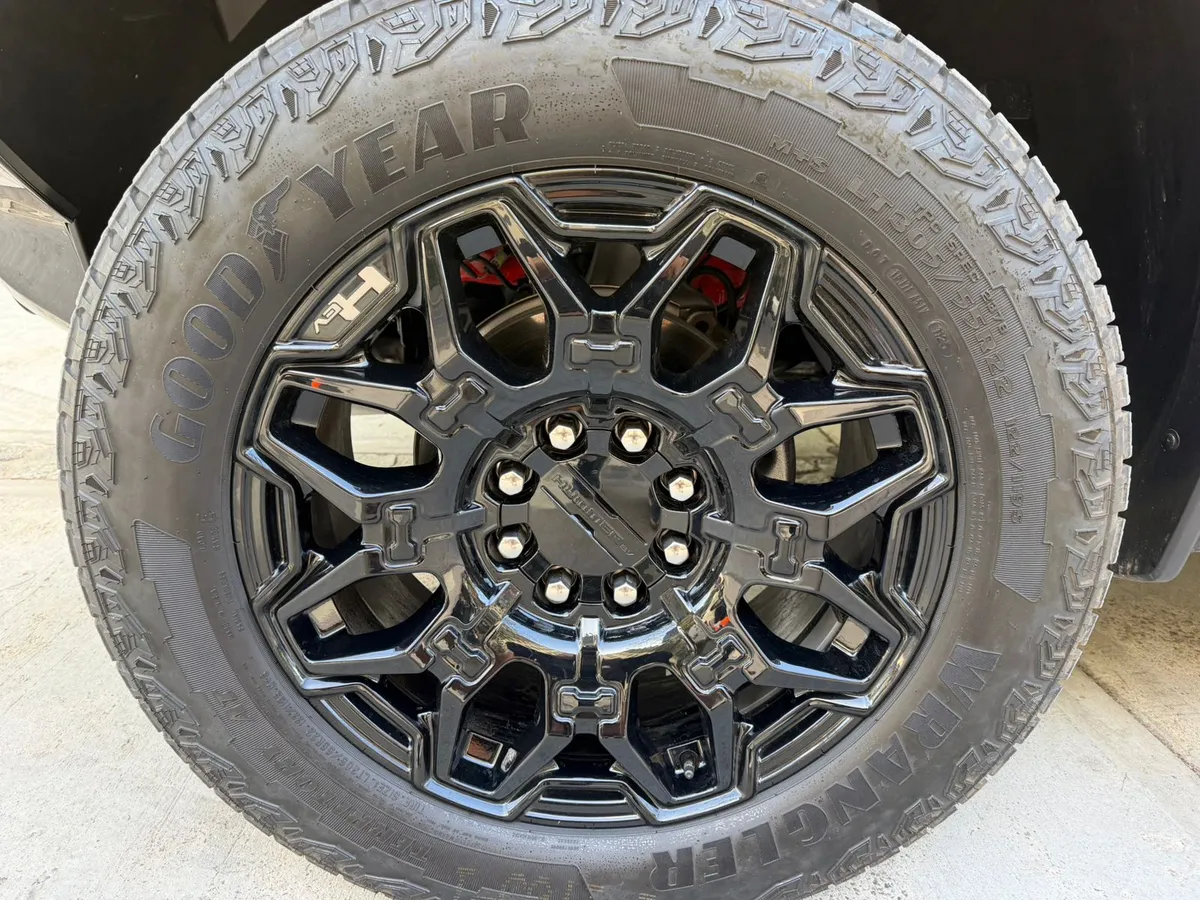 Mira esta publicación de GMC Hummer 2025 en Motordil