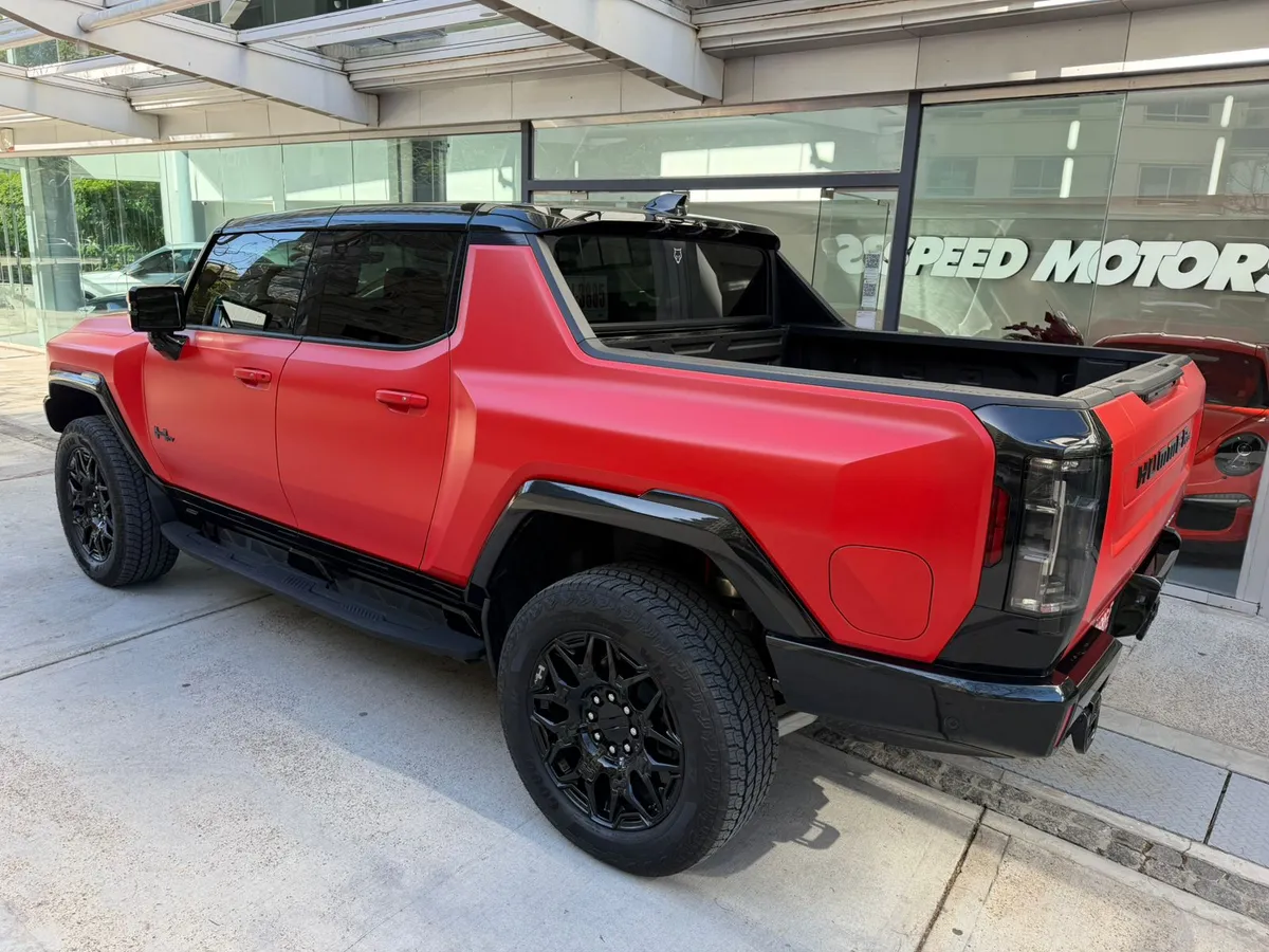 Mira esta publicación de GMC Hummer 2025 en Motordil