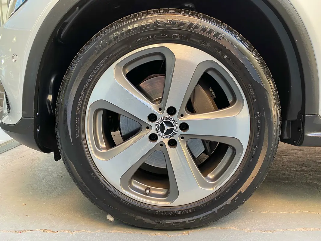 Mira esta publicación de Mercedes Benz GLC 2019 en Motordil