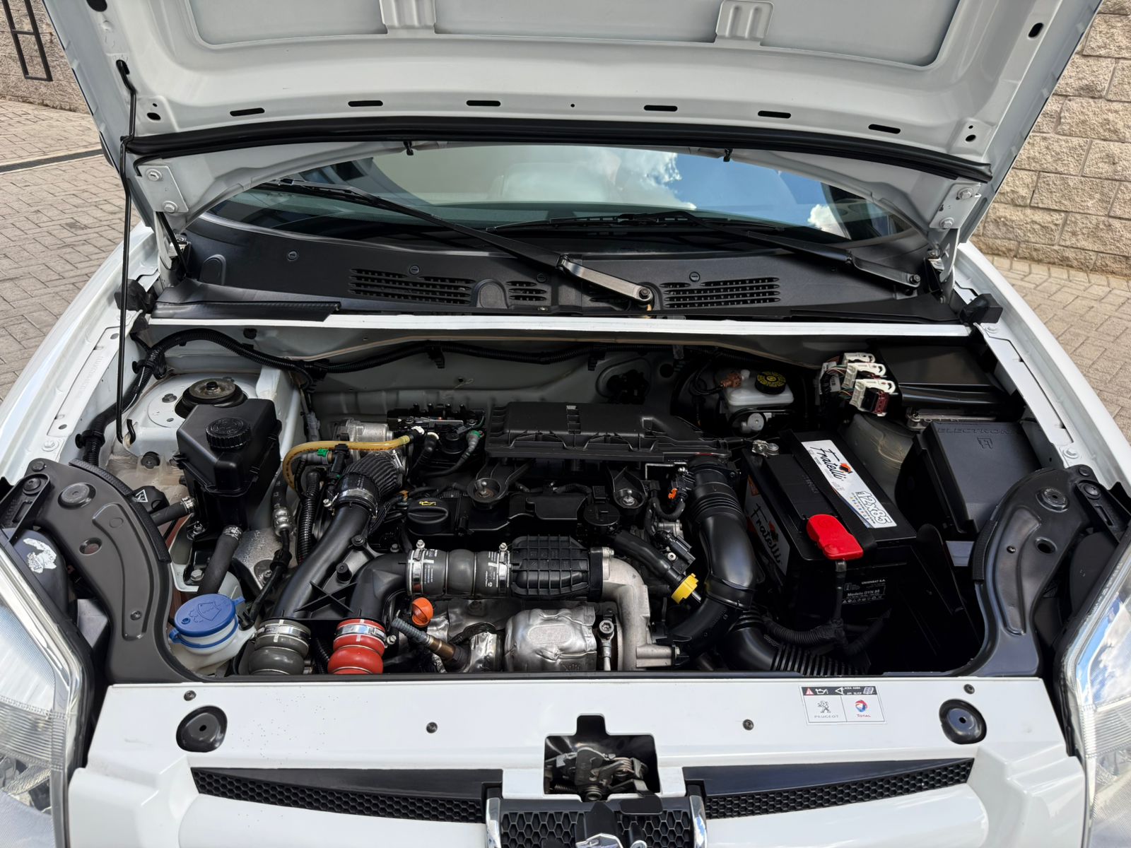 Mira esta publicación de Peugeot Partner 2018 en Motordil