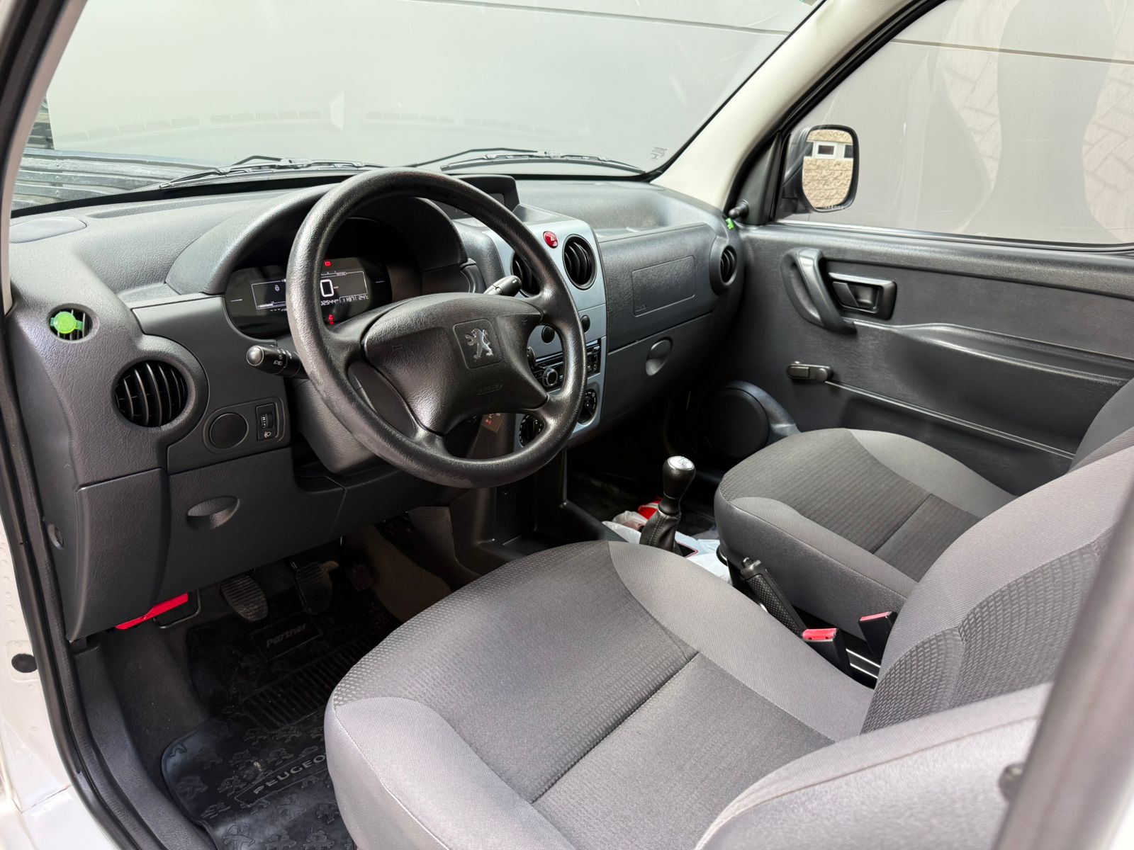 Mira esta publicación de Peugeot Partner 2018 en Motordil