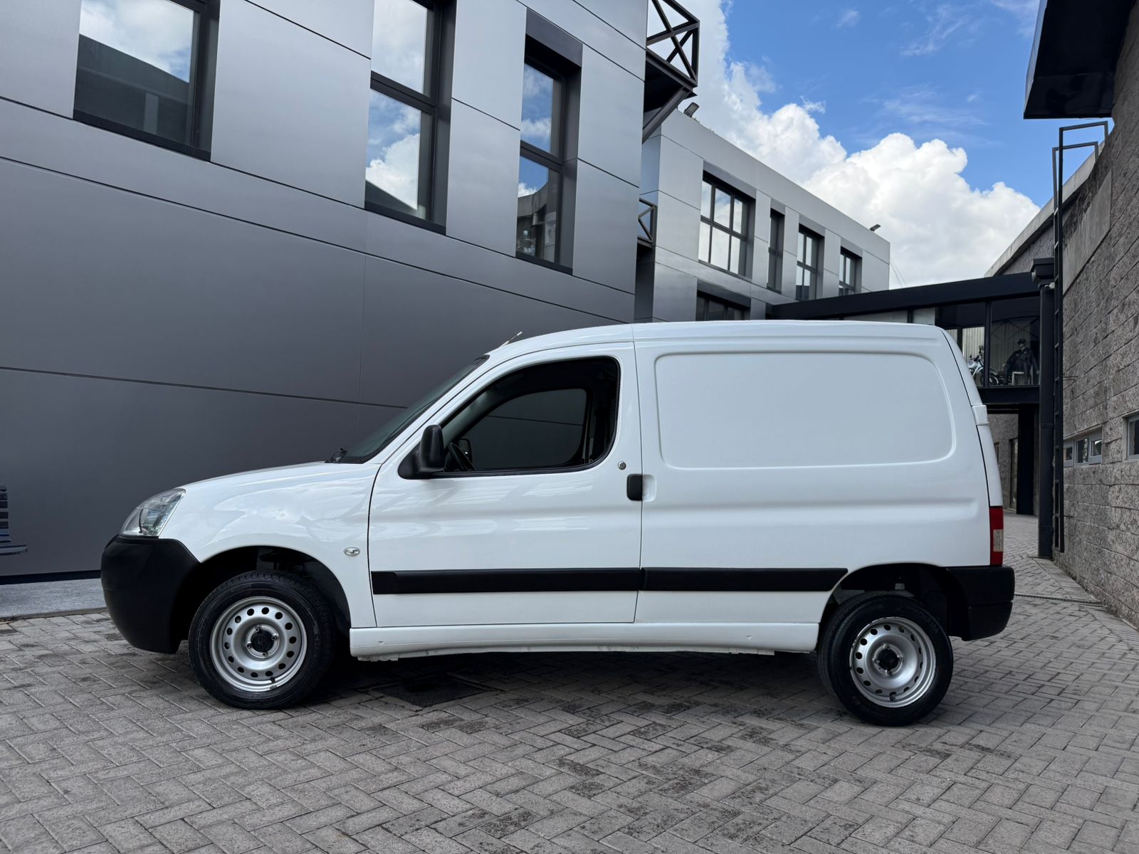 Mira esta publicación de Peugeot Partner 2018 en Motordil