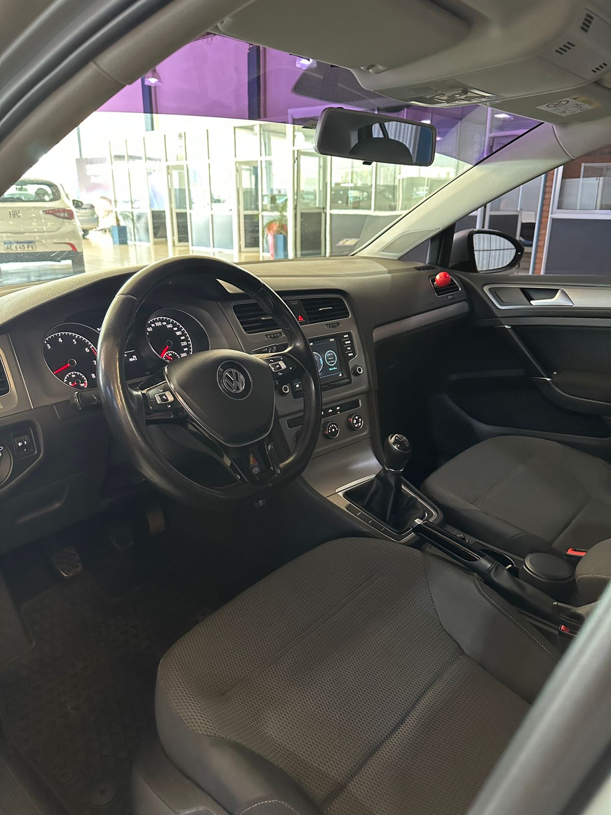 Mira esta publicación de Volkswagen Golf 2017 en Motordil