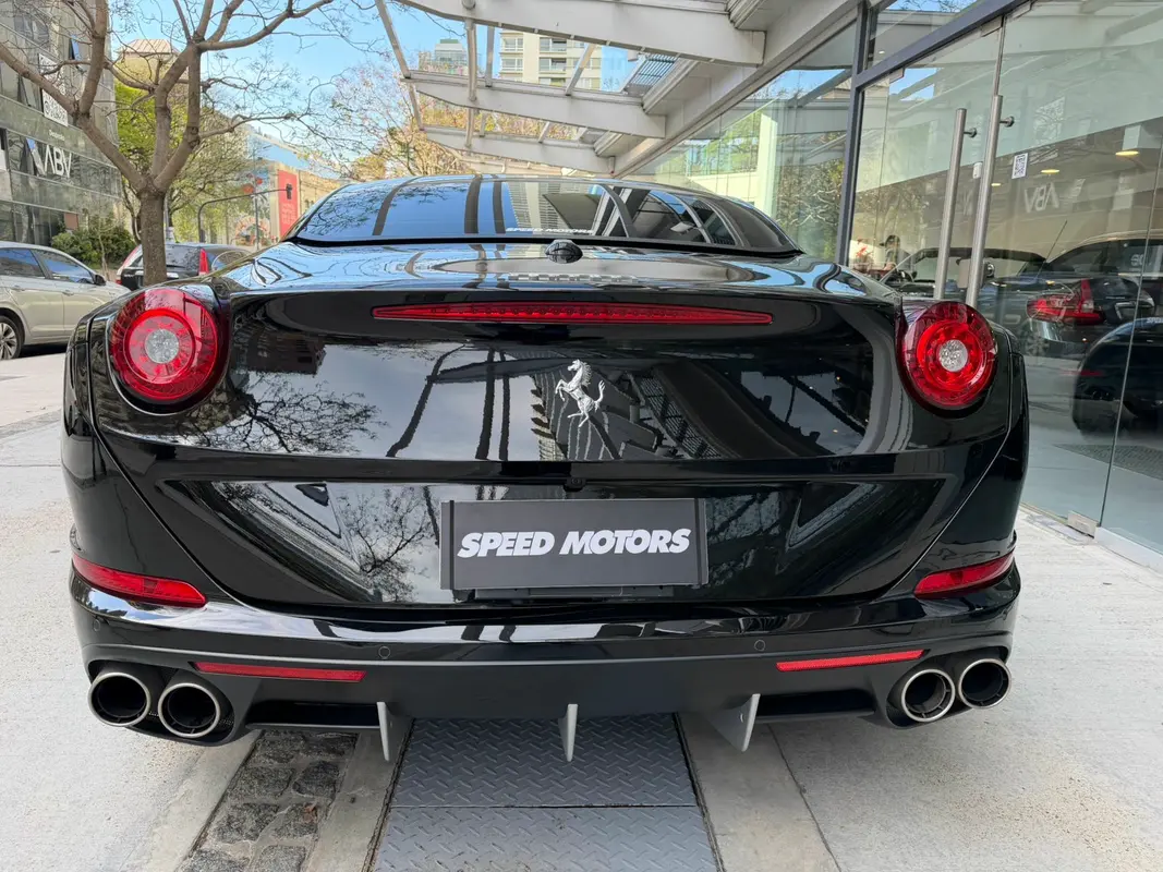 Mira esta publicación de Ferrari California 2016 en Motordil