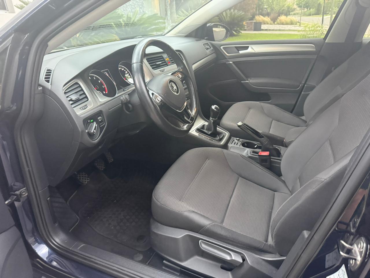 Mira esta publicación de Volkswagen Golf 2017 en Motordil