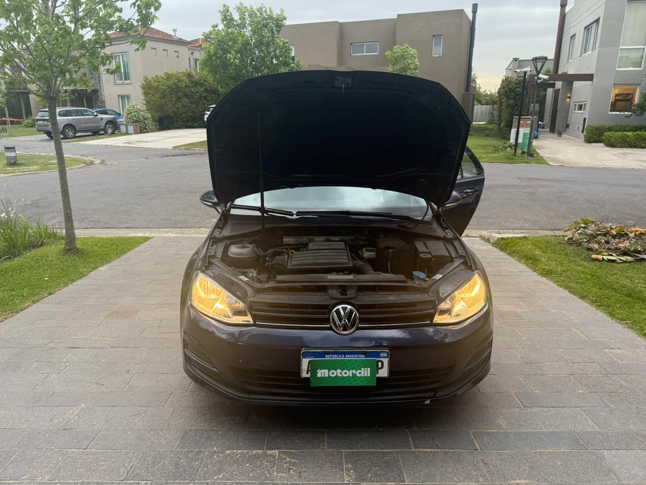 Mira esta publicación de Volkswagen Golf 2017 en Motordil
