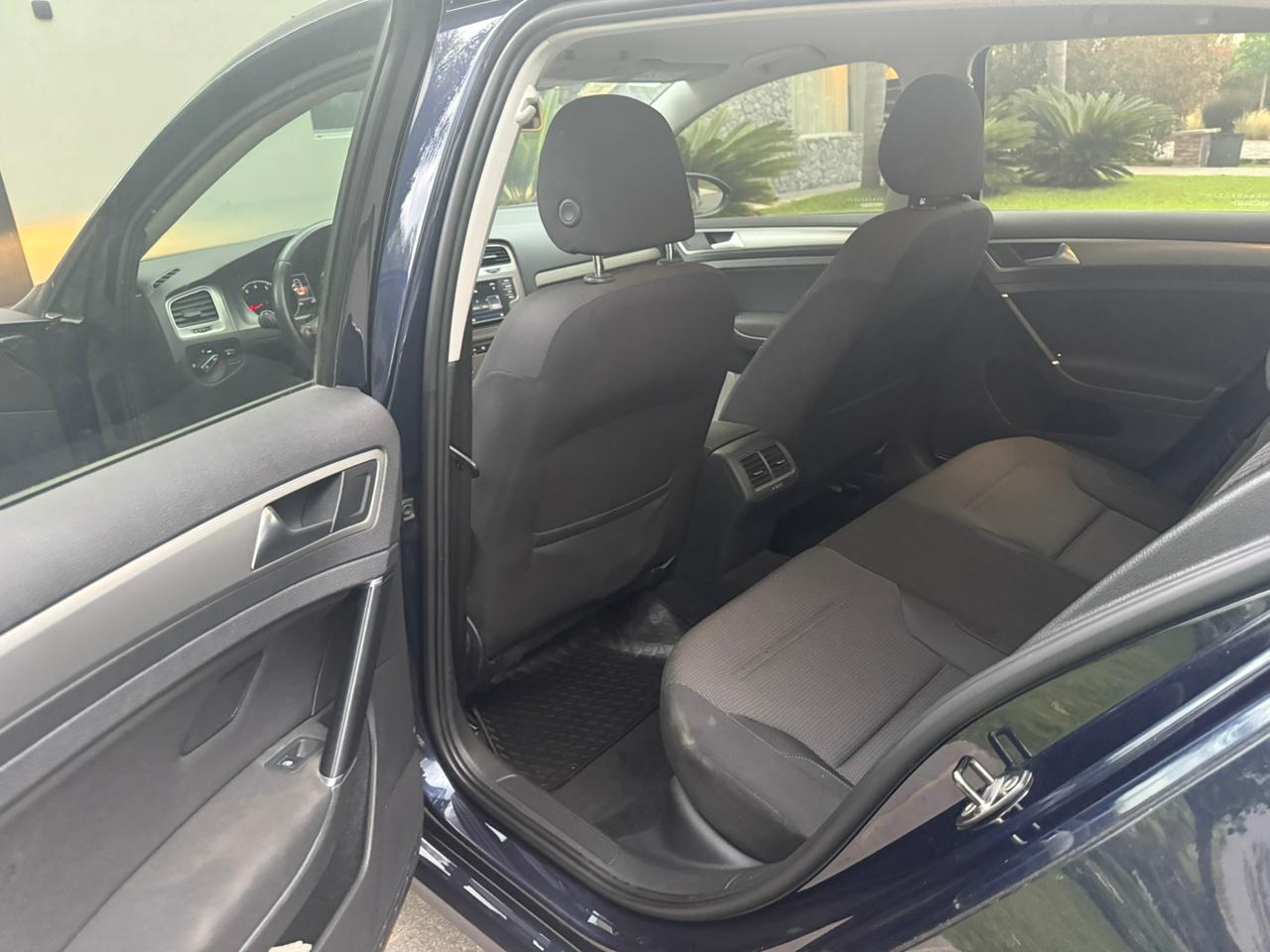 Mira esta publicación de Volkswagen Golf 2017 en Motordil