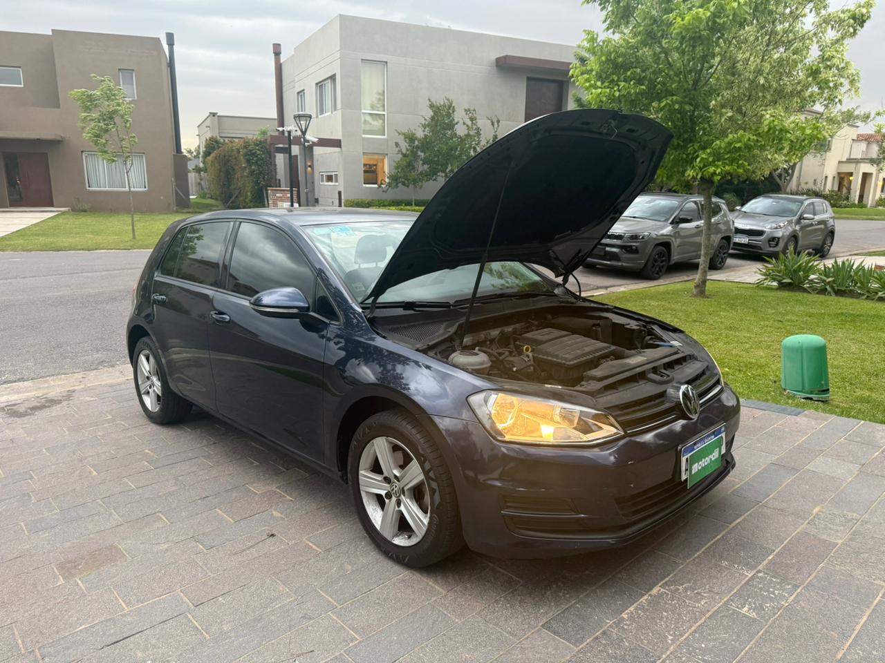 Mira esta publicación de Volkswagen Golf 2017 en Motordil