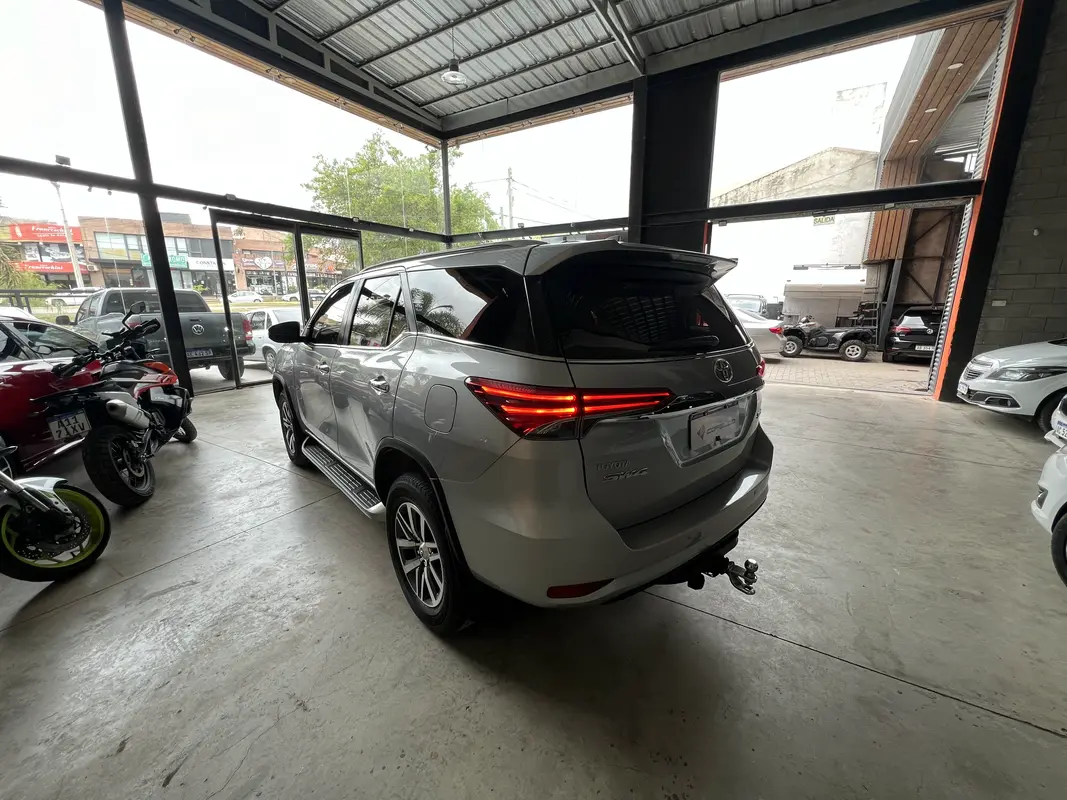 Mira esta publicación de Toyota SW4 2018 en Motordil