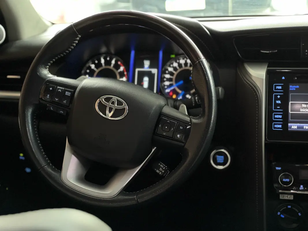 Mira esta publicación de Toyota SW4 2018 en Motordil