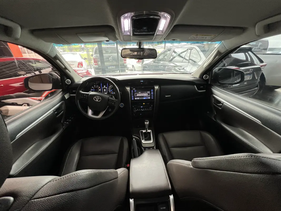 Mira esta publicación de Toyota SW4 2018 en Motordil