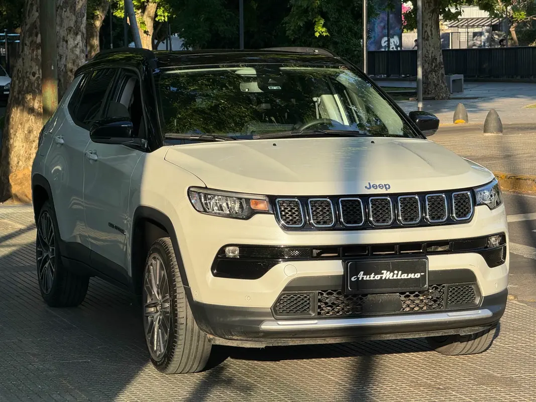 Mira esta publicación de Jeep Compass 2022 en Motordil