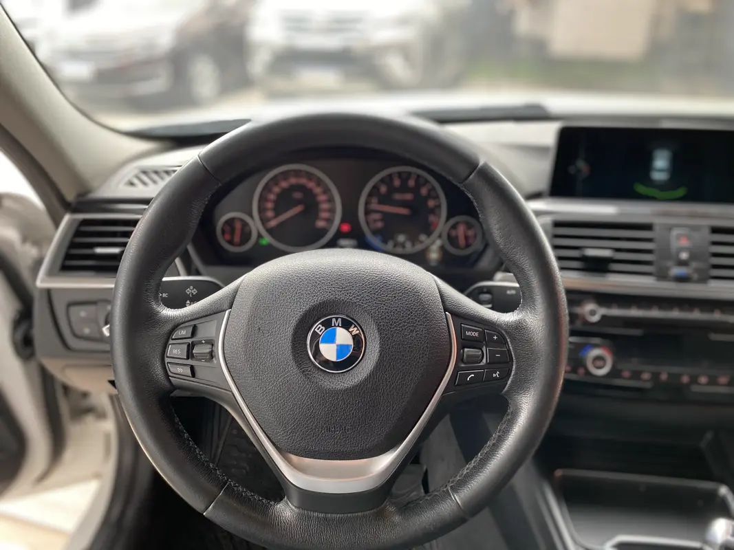 Mira esta publicación de BMW Serie 3 2018 en Motordil