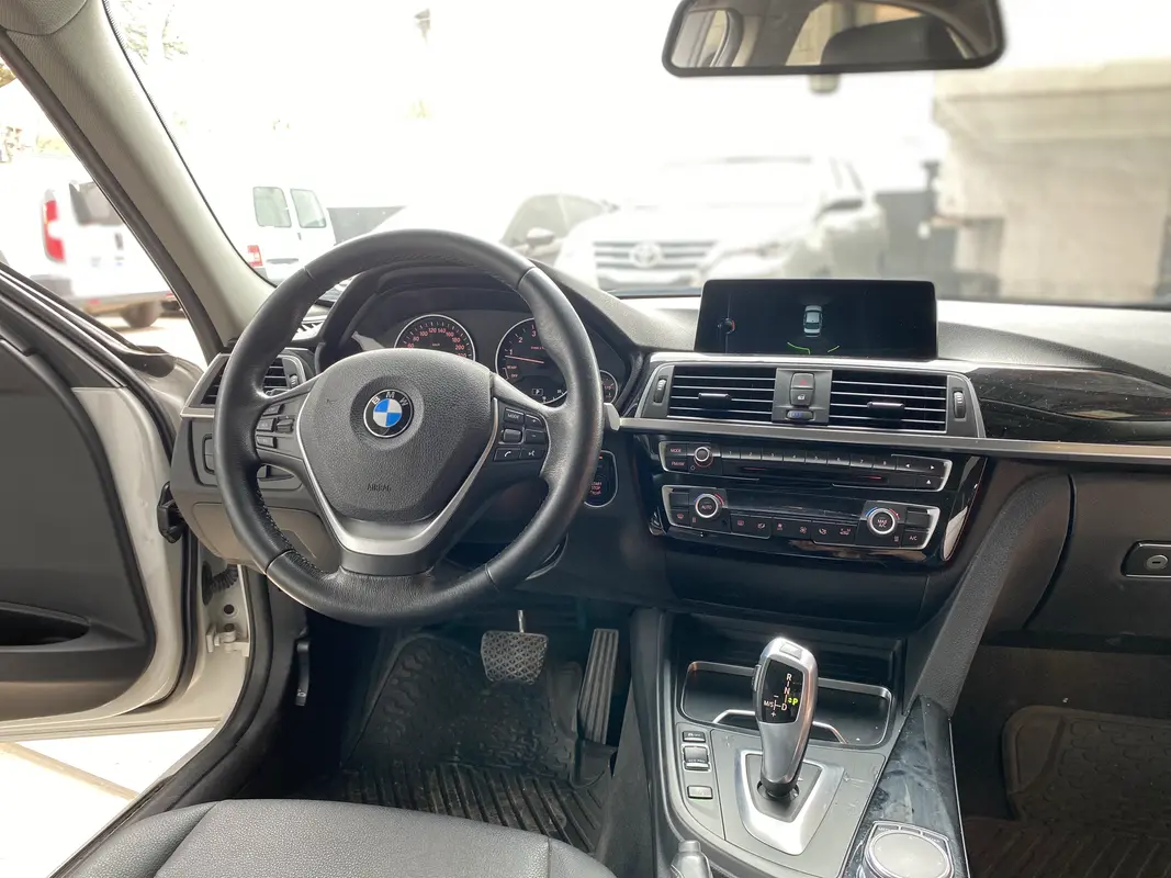 Mira esta publicación de BMW Serie 3 2018 en Motordil