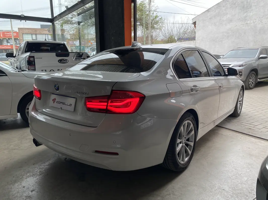 Mira esta publicación de BMW Serie 3 2018 en Motordil