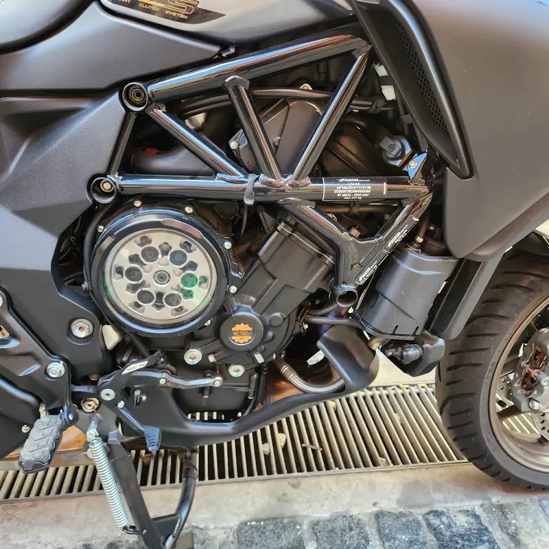 Mira esta publicación de Mv Agusta 800 Veloce Lusso 2023 en Motordil