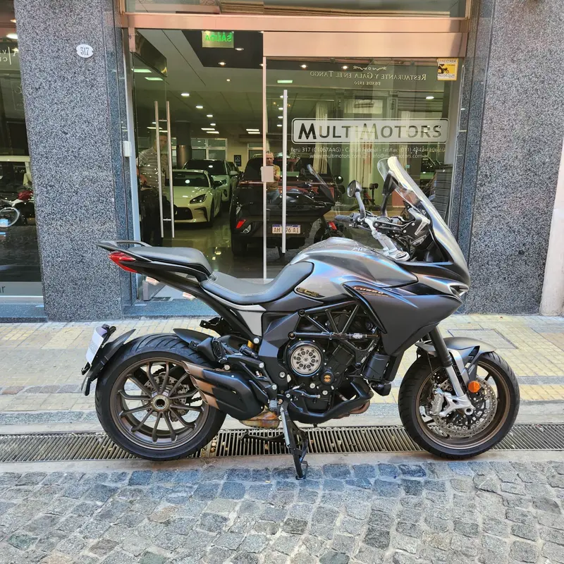 Mira esta publicación de Mv Agusta 800 Veloce Lusso 2023 en Motordil