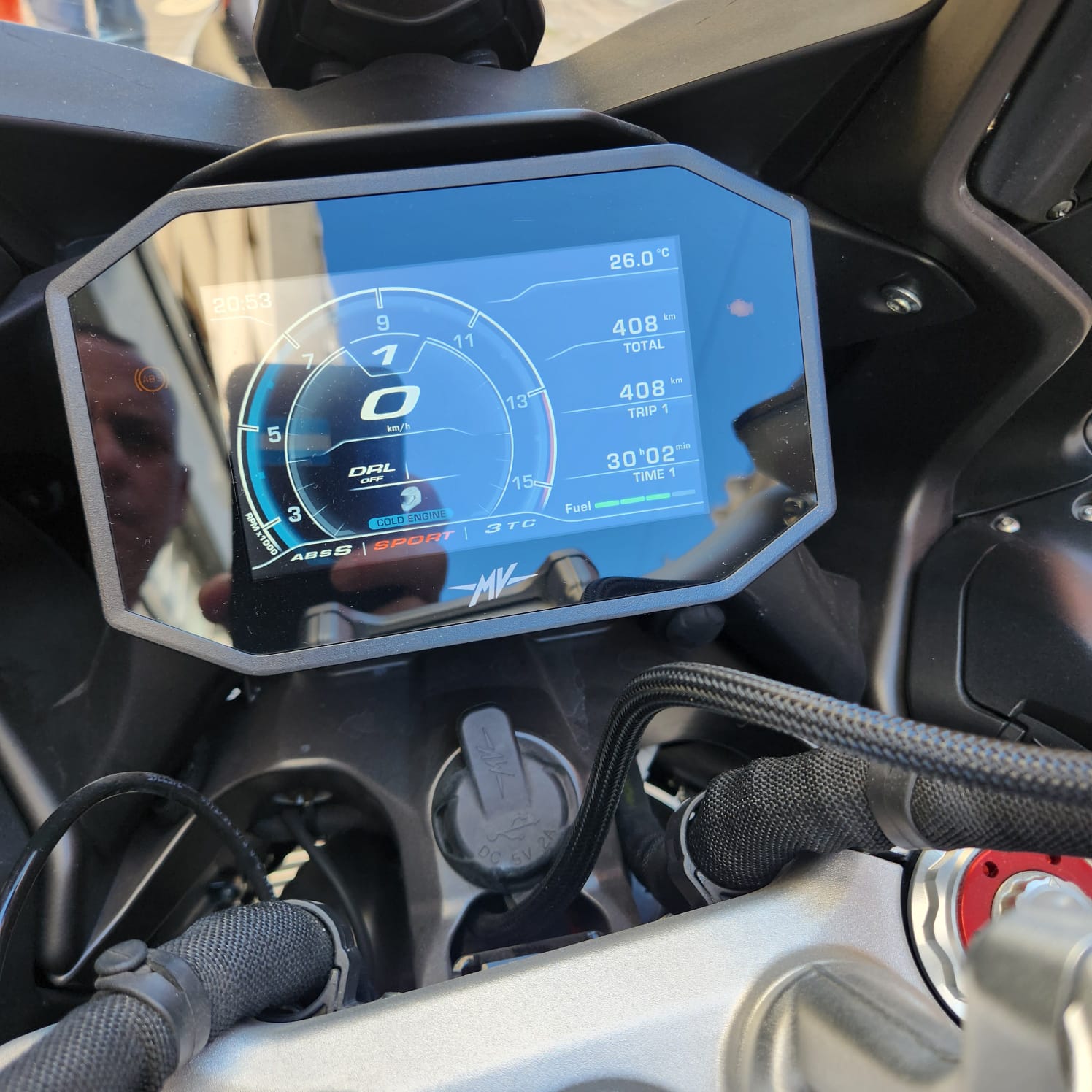 Mira esta publicación de Mv Agusta 800 Veloce Lusso 2023 en Motordil