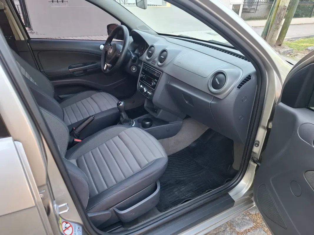 Mira esta publicación de Volkswagen Voyage 2014 en Motordil