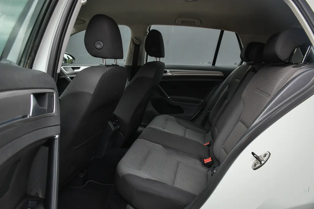 Mira esta publicación de Volkswagen Golf 2015 en Motordil