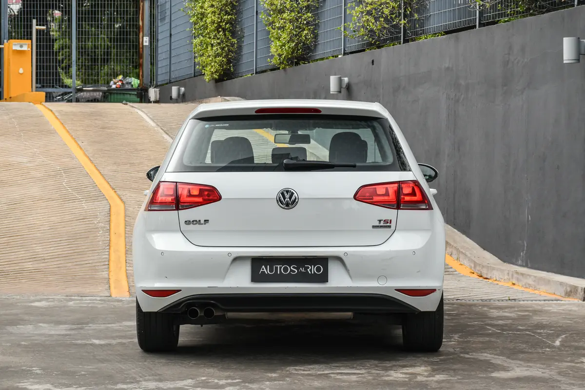 Mira esta publicación de Volkswagen Golf 2015 en Motordil